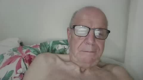 Snapshot of oggi95 chatting on September 12, 6:37 am oggi95 online show from September 12, 6:37 am