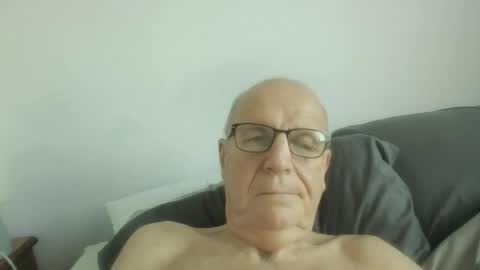 Snapshot of oggi95 chatting on September 13, 7:00 am oggi95 online show from September 13, 7:00 am
