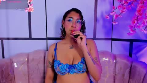 Snapshot of olivejoness_ chatting on September 17, 4:16 am olive online show from September 17, 4:16 am