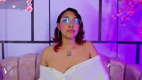 Snapshot of olivejoness_ chatting on September 19, 5:55 am olive online show from September 19, 5:55 am
