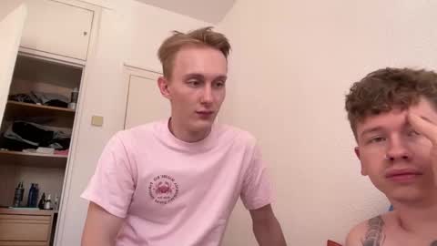 Snapshot of oliver_and_thomas chatting on September 15, 11:33 am Oliver and Thomas online show from September 15, 11:33 am