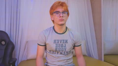 Snapshot of oliver_big19 chatting on September 15, 11:33 am oliver_big19 online show from September 15, 11:33 am