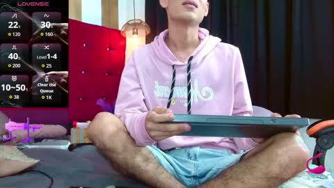 Snapshot of oliver_king_sex chatting on September 14, 3:46 pm Oliver Smith online show from September 14, 3:46 pm