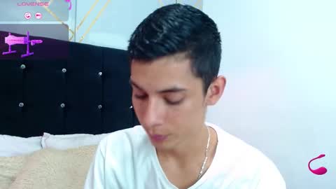 Snapshot of oliver_king_sex chatting on February 4, 1:12 am Oliver Smith online show from February 4, 1:12 am