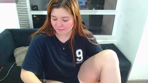 olivia_martine online show from December 18, 9:36 am