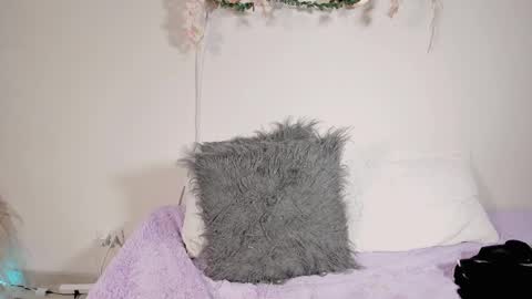 Olivia  happyness  online show from January 24, 2:41 pm