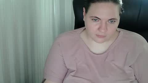 OliviaErmesx online show from September 19, 1:37 pm