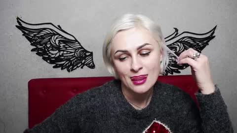 Snapshot of oliviahorst chatting on February 9, 12:52 pm OliviaHorst online show from February 9, 12:52 pm