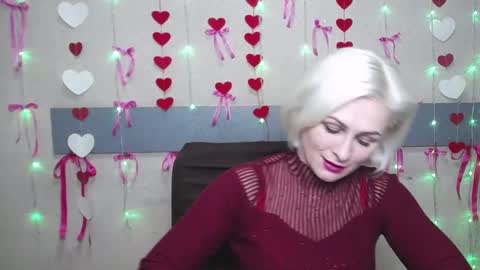 Snapshot of oliviahorst chatting on February 12, 12:12 pm OliviaHorst online show from February 12, 12:12 pm