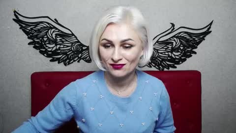 Snapshot of oliviahorst chatting on February 8, 12:17 pm OliviaHorst online show from February 8, 12:17 pm