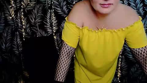 Snapshot of oliviaoskar_ chatting on September 15, 12:17 pm Kelly online show from September 15, 12:17 pm