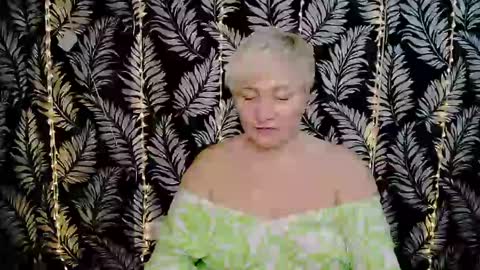 Snapshot of oliviaoskar_ chatting on February 17, 12:27 pm Kelly online show from February 17, 12:27 pm
