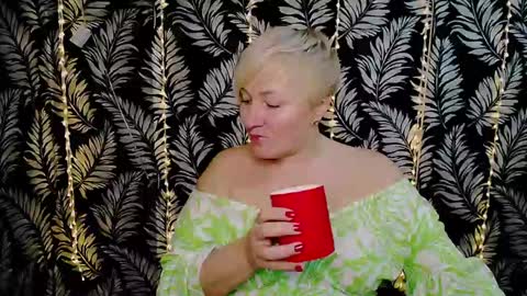 Snapshot of oliviaoskar_ chatting on February 22, 12:29 pm Kelly online show from February 22, 12:29 pm