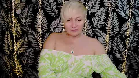 Snapshot of oliviaoskar_ chatting on February 17, 3:33 pm Kelly online show from February 17, 3:33 pm