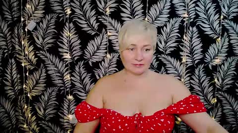 Snapshot of oliviaoskar_ chatting on February 1, 12:15 pm Kelly online show from February 1, 12:15 pm