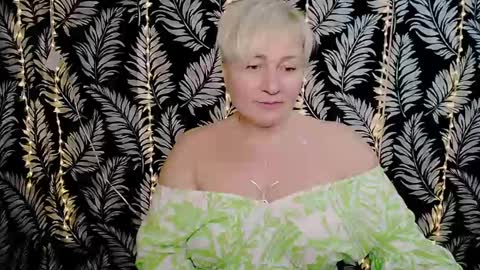 Snapshot of oliviaoskar_ chatting on March 1, 3:27 pm Kelly online show from March 1, 3:27 pm