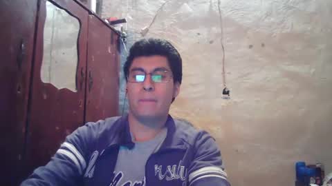 Snapshot of oomaurooo chatting on December 23, 12:35 am oomaurooo online show from December 23, 12:35 am