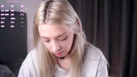 Snapshot of orasaro chatting on September 12, 11:01 am Emma online show from September 12, 11:01 am