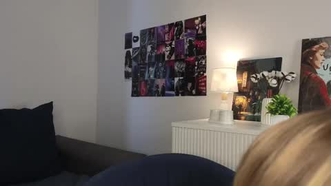 Snapshot of orasaro chatting on January 24, 8:02 am Emma online show from January 24, 8:02 am