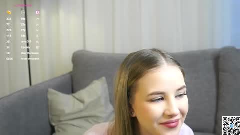 Snapshot of orasaro chatting on February 3, 1:41 am Emma online show from February 3, 1:41 am
