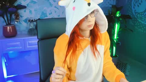Orianna -  Hi Im into geek culture cosplay crafting LARP games. Shall we play DnD online show from January 11, 7:05 pm
