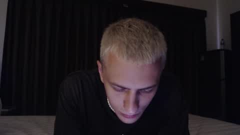 Snapshot of oscar_sssky chatting on December 6, 7:04 am Oscar online show from December 6, 7:04 am