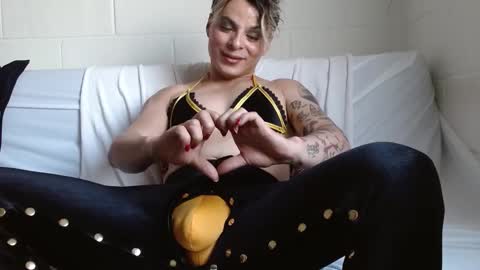 Snapshot of oxxy_jean chatting on December 16, 9:31 pm Jeannifer online show from December 16, 9:31 pm
