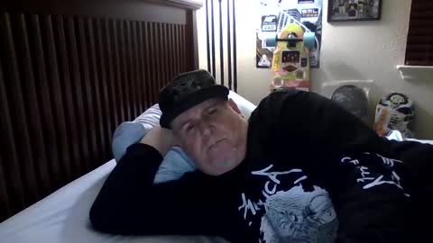 Snapshot of panos678442 chatting on February 16, 7:15 am panos online show from February 16, 7:15 am