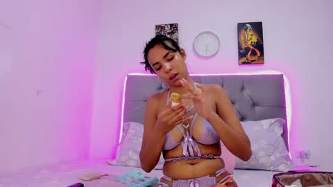 Snapshot of paolabigboobs_ chatting on December 17, 11:38 pm paola online show from December 17, 11:38 pm