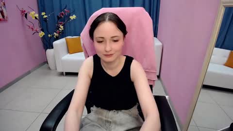 Snapshot of paradox_666_ chatting on March 5, 7:05 am Louise online show from March 5, 7:05 am
