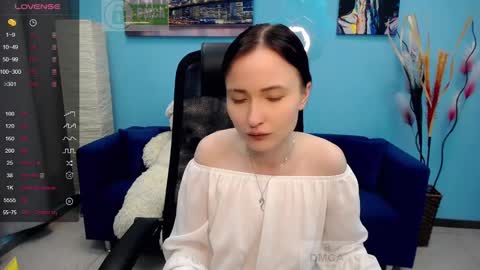 Snapshot of paradox_666_ chatting on December 12, 2:33 pm Louise online show from December 12, 2:33 pm