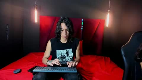Snapshot of paranoidtemptaion_ chatting on February 13, 12:11 pm paranoidtemptaion_ online show from February 13, 12:11 pm