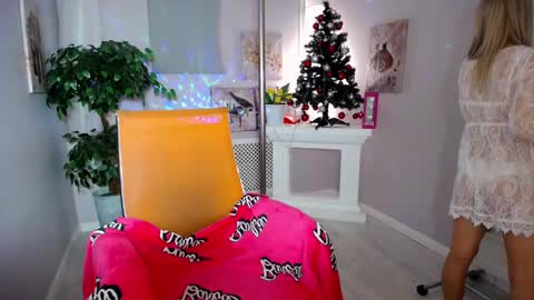 Snapshot of passionate_babe chatting on January 22, 5:37 am I have returned from vacation and I am glad to share my energy and emotions with you online show from January 22, 5:37 am
