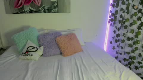 paulina online show from January 3, 12:00 am