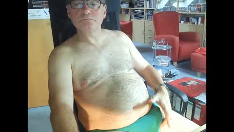 Snapshot of pavlovsdog2006 chatting on December 2, 9:41 am Pavlov aka Peter online show from December 2, 9:41 am
