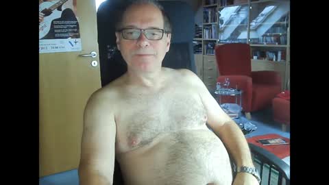 Snapshot of pavlovsdog2006 chatting on December 3, 8:11 am Pavlov aka Peter online show from December 3, 8:11 am