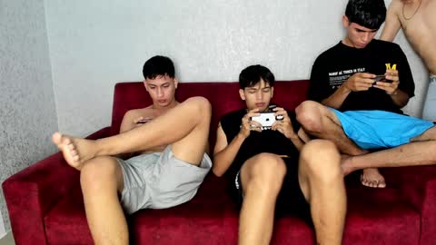 Snapshot of pelusos_mens chatting on January 24, 11:45 pm CAIN-19 ALLEN-18 RONALD-18 AUSTIN-18 MOD DANTE online show from January 24, 11:45 pm