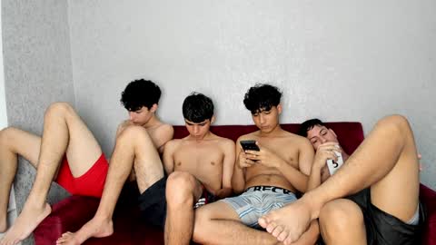 Snapshot of pelusos_mens chatting on January 30, 11:45 pm CAIN-19 ALLEN-18 RONALD-18 AUSTIN-18 MOD DANTE online show from January 30, 11:45 pm