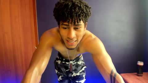 Snapshot of pendragom1224 chatting on December 1, 4:32 pm Pendragom online show from December 1, 4:32 pm