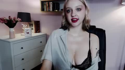 Madeline online show from December 22, 6:37 pm