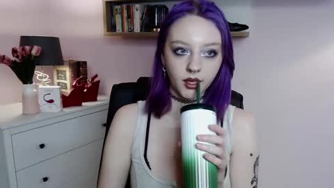 Madeline online show from March 9, 2:43 pm