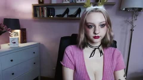 Madeline online show from December 23, 3:44 pm