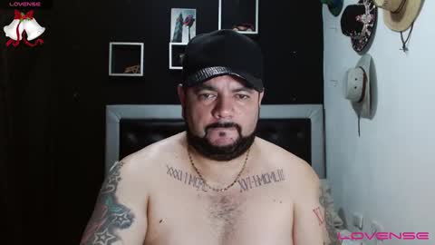 Snapshot of perverseveteranmanxxx chatting on December 27, 3:20 am Carlos online show from December 27, 3:20 am