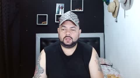 Snapshot of perverseveteranmanxxx chatting on February 18, 3:21 am Carlos online show from February 18, 3:21 am