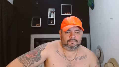 Snapshot of perverseveteranmanxxx chatting on February 2, 11:21 pm Carlos online show from February 2, 11:21 pm