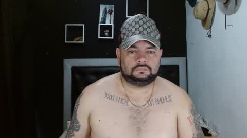 Snapshot of perverseveteranmanxxx chatting on February 18, 12:49 pm Carlos online show from February 18, 12:49 pm