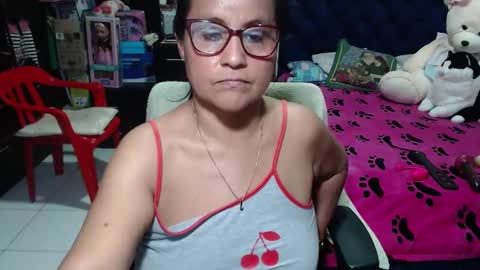 Snapshot of pervert_mommy_x chatting on February 18, 2:27 pm SAMY online show from February 18, 2:27 pm