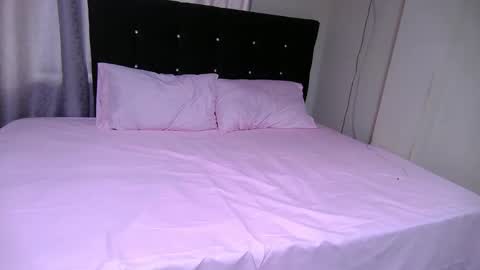 Snapshot of petite_paola chatting on January 3, 6:46 pm petite paola online show from January 3, 6:46 pm