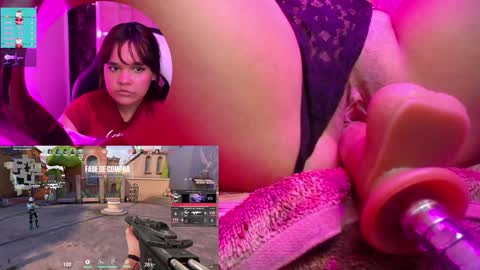 Snapshot of petitesally_ chatting on December 13, 11:28 pm Sally online show from December 13, 11:28 pm