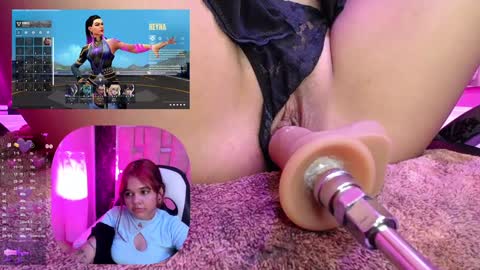 Snapshot of petitesally_ chatting on January 7, 11:14 pm Sally online show from January 7, 11:14 pm